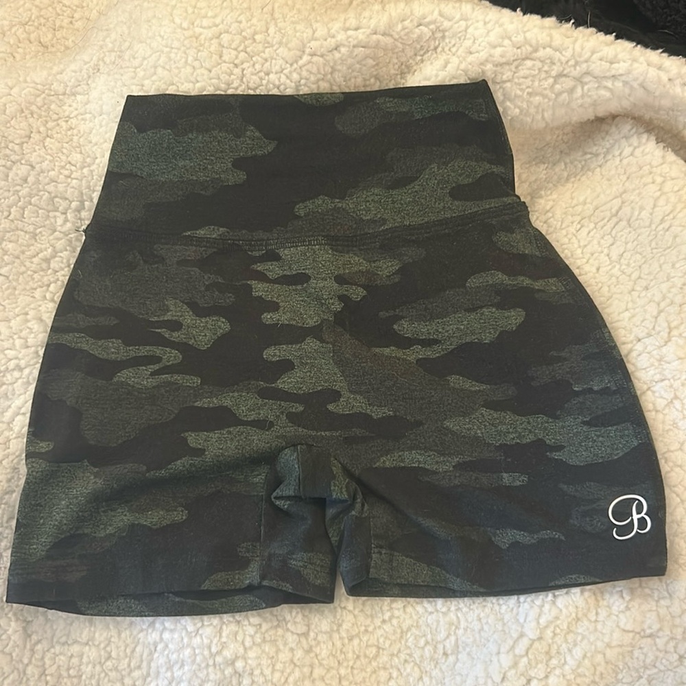 Bombshell camo shorts